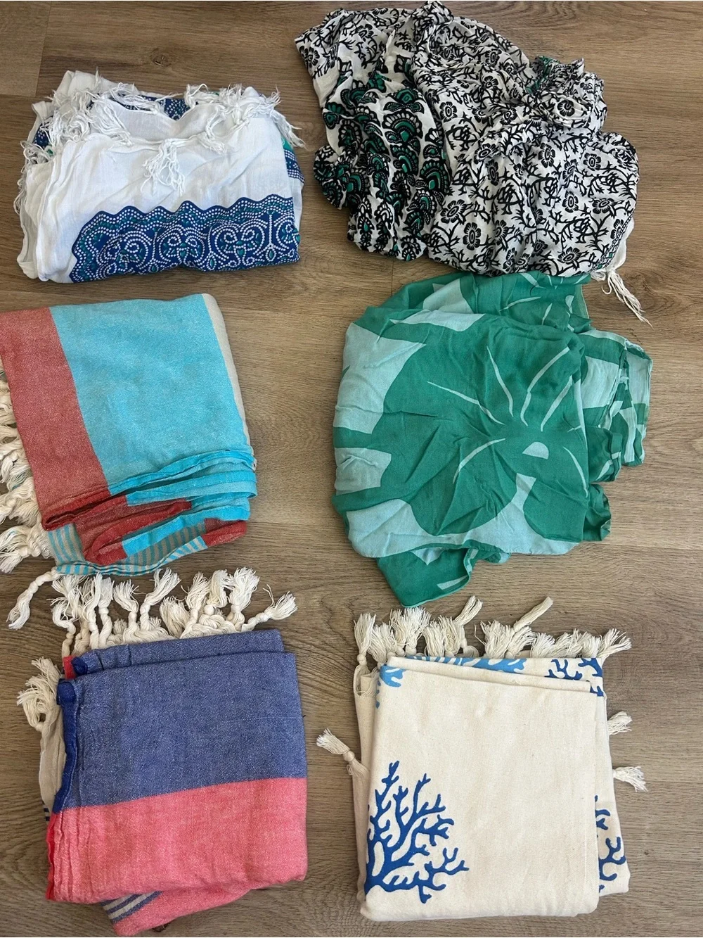 Mixed Lot of Six Lightweight Towels